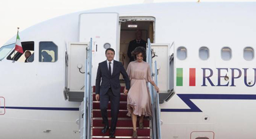 renzi-e-moglie-aereo